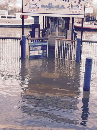 high Tide at Putney Ferry