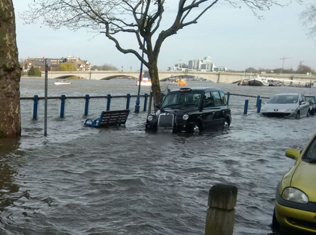 Black Cab Caught in Putney Embankment Flooding 