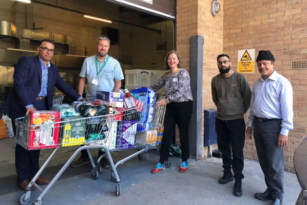 Fleur Anderson MP with volunteers at Wandsworth Foodbank