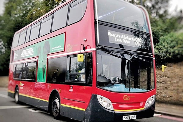 Bus serving University of Roehampton.