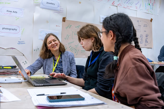 Fleur Anderson talks with apprentices