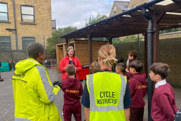 Fleur Anderson talks to the children about the benefits of cycling